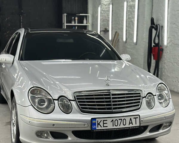 Серый Мерседес Е-Класс, объемом двигателя 4.97 л и пробегом 286 тыс. км за 8200 $, фото 1 на Automoto.ua
