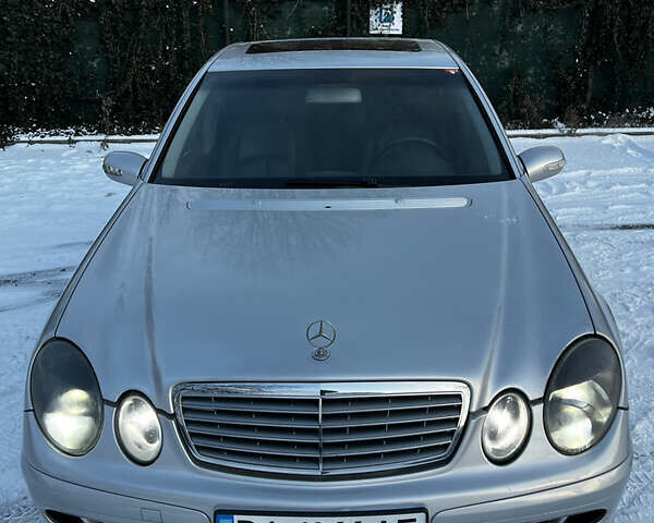 Сірий Мерседес Е-Клас, об'ємом двигуна 2.6 л та пробігом 320 тис. км за 4999 $, фото 1 на Automoto.ua