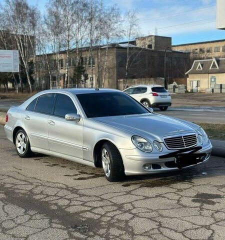 Сірий Мерседес Е-Клас, об'ємом двигуна 2.2 л та пробігом 250 тис. км за 5500 $, фото 1 на Automoto.ua