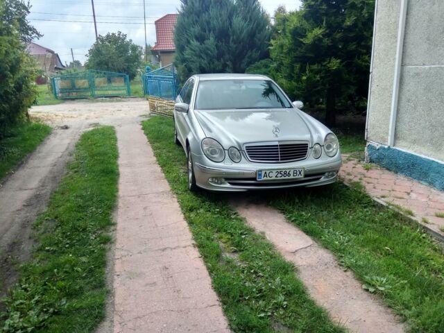 Сірий Мерседес Е-Клас, об'ємом двигуна 2.7 л та пробігом 225 тис. км за 11500 $, фото 1 на Automoto.ua