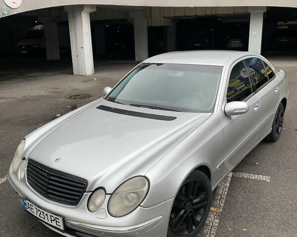 Серый Мерседес Е-Класс, объемом двигателя 2.6 л и пробегом 300 тыс. км за 4100 $, фото 1 на Automoto.ua