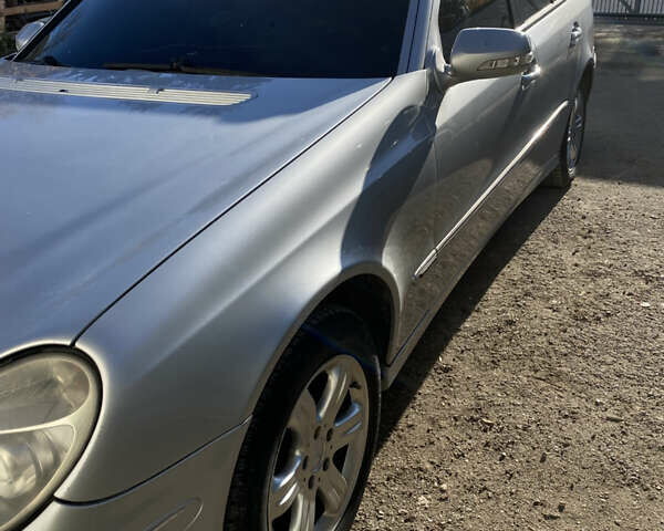 Мерседес Е-Клас 2002 у Тернополі на Automoto.ua Сірий Мерседес Е-Клас, об'ємом двигуна 2.6 л та пробігом 353 тис. км за 5450 $, фото 1 на Automoto.ua