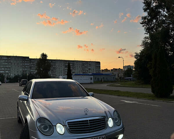 Мерседес Е-Клас 2002 у Сумах на Automoto.ua Сірий Мерседес Е-Клас, об'ємом двигуна 2.15 л та пробігом 350 тис. км за 7300 $, фото 1 на Automoto.ua