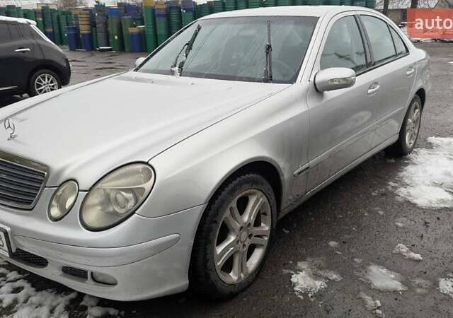 Сірий Мерседес Е-Клас, об'ємом двигуна 2.2 л та пробігом 490 тис. км за 6500 $, фото 1 на Automoto.ua