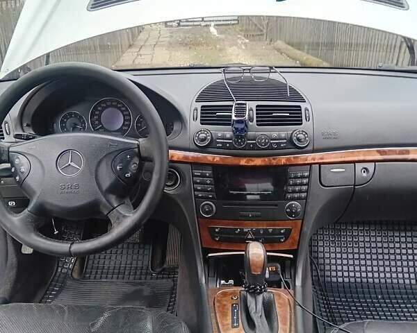 Серый Мерседес Е-Класс, объемом двигателя 2 л и пробегом 359 тыс. км за 5300 $, фото 1 на Automoto.ua