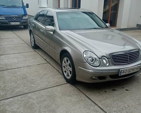 Мерседес Е-Класс 2003 в Береговом на Automoto.ua Серый Мерседес Е-Класс, объемом двигателя 3.2 л и пробегом 340 тыс. км за 6500 $, фото 1 на Automoto.ua