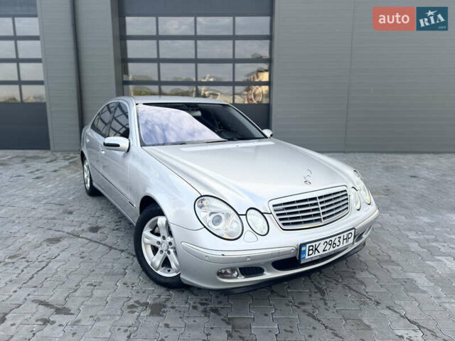 Мерседес Е-Клас 2003 у Сарнах на Automoto.ua Сірий Мерседес Е-Клас, об'ємом двигуна 2.2 л та пробігом 422 тис. км за 6999 $, фото 1 на Automoto.ua
