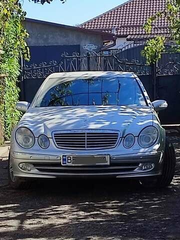 Серый Мерседес Е-Класс, объемом двигателя 2 л и пробегом 211 тыс. км за 6500 $, фото 1 на Automoto.ua