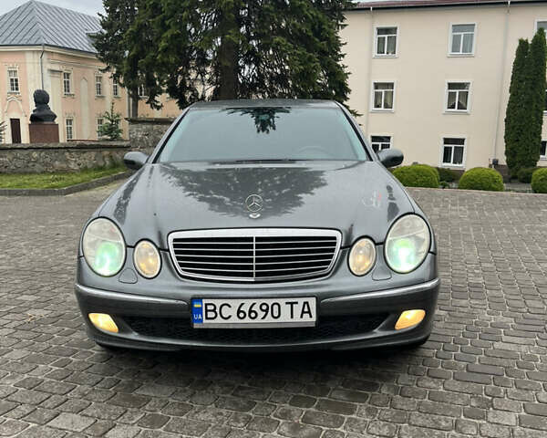 Серый Мерседес Е-Класс, объемом двигателя 3.2 л и пробегом 378 тыс. км за 6300 $, фото 1 на Automoto.ua