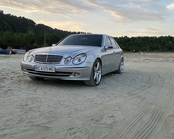 Мерседес Е-Класс 2003 в Львове на Automoto.ua Серый Мерседес Е-Класс, объемом двигателя 4 л и пробегом 330 тыс. км за 9500 $, фото 1 на Automoto.ua