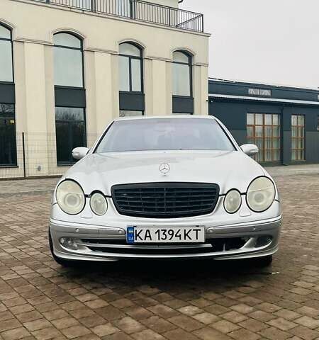 Серый Мерседес Е-Класс, объемом двигателя 3.2 л и пробегом 528 тыс. км за 4500 $, фото 1 на Automoto.ua