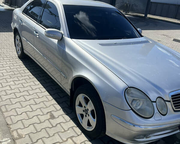 Сірий Мерседес Е-Клас, об'ємом двигуна 2.15 л та пробігом 304 тис. км за 6700 $, фото 1 на Automoto.ua
