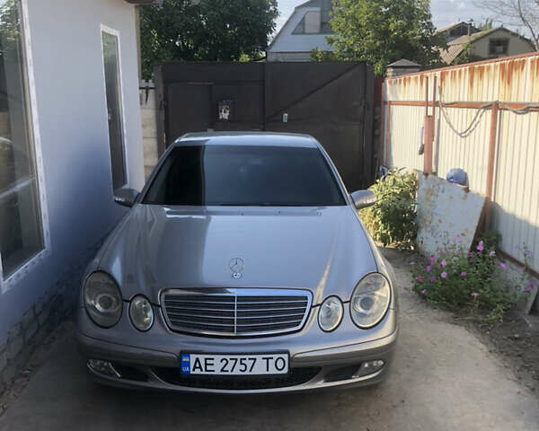 Сірий Мерседес Е-Клас, об'ємом двигуна 2.15 л та пробігом 240 тис. км за 7400 $, фото 1 на Automoto.ua