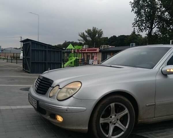 Серый Мерседес Е-Класс, объемом двигателя 2.1 л и пробегом 200 тыс. км за 6200 $, фото 1 на Automoto.ua