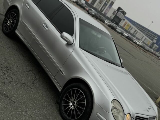 Сірий Мерседес Е-Клас, об'ємом двигуна 3.2 л та пробігом 381 тис. км за 6400 $, фото 1 на Automoto.ua