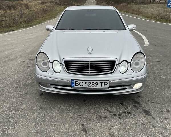 Серый Мерседес Е-Класс, объемом двигателя 3.2 л и пробегом 429 тыс. км за 6500 $, фото 1 на Automoto.ua