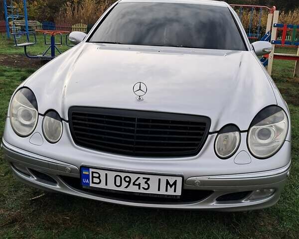 Мерседес Е-Класс 2003 в Лохвице на Automoto.ua Серый Мерседес Е-Класс, объемом двигателя 2 л и пробегом 336 тыс. км за 7000 $, фото 1 на Automoto.ua