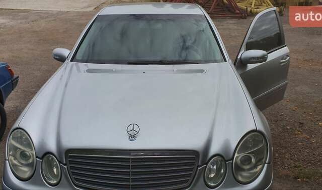 Серый Мерседес Е-Класс, объемом двигателя 2.15 л и пробегом 391 тыс. км за 4000 $, фото 1 на Automoto.ua