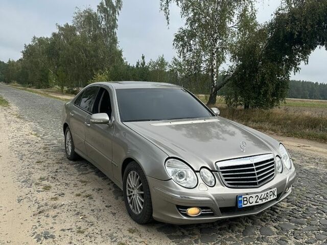 Сірий Мерседес Е-Клас, об'ємом двигуна 3.2 л та пробігом 300 тис. км за 6000 $, фото 1 на Automoto.ua