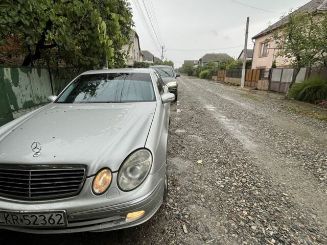 Серый Мерседес Е-Класс, объемом двигателя 2.2 л и пробегом 400 тыс. км за 3500 $, фото 1 на Automoto.ua