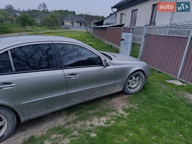 Сірий Мерседес Е-Клас, об'ємом двигуна 2.1 л та пробігом 315 тис. км за 4000 $, фото 1 на Automoto.ua
