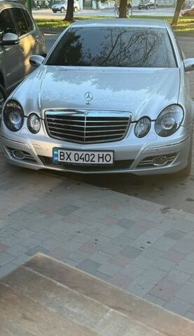 Серый Мерседес Е-Класс, объемом двигателя 2.6 л и пробегом 318 тыс. км за 6500 $, фото 1 на Automoto.ua