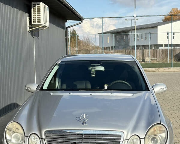 Сірий Мерседес Е-Клас, об'ємом двигуна 2.2 л та пробігом 367 тис. км за 5800 $, фото 1 на Automoto.ua