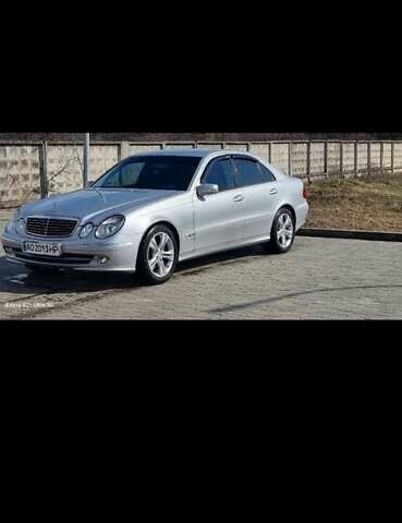 Мерседес Е-Клас 2003 у Чопе на Automoto.ua Сірий Мерседес Е-Клас, об'ємом двигуна 3.2 л та пробігом 388 тис. км за 10000 $, фото 1 на Automoto.ua