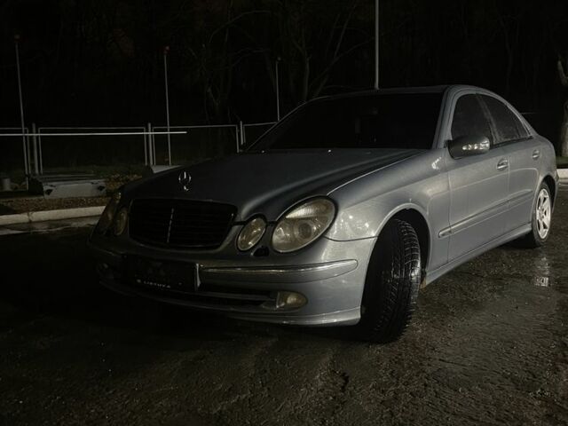 Серый Мерседес Е-Класс, объемом двигателя 3.2 л и пробегом 375 тыс. км за 3500 $, фото 1 на Automoto.ua