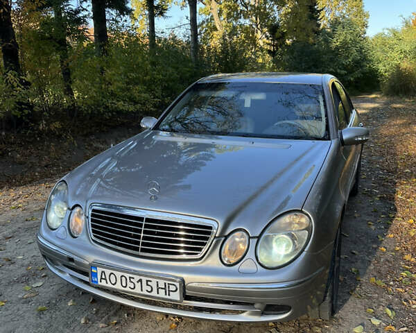 Мерседес Е-Класс 2003 в Черновцах на Automoto.ua Серый Мерседес Е-Класс, объемом двигателя 3.2 л и пробегом 400 тыс. км за 7000 $, фото 1 на Automoto.ua