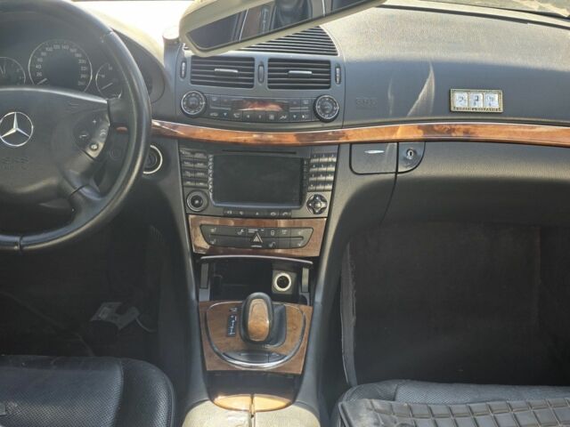 Серый Мерседес Е-Класс, объемом двигателя 3.2 л и пробегом 250 тыс. км за 3490 $, фото 1 на Automoto.ua