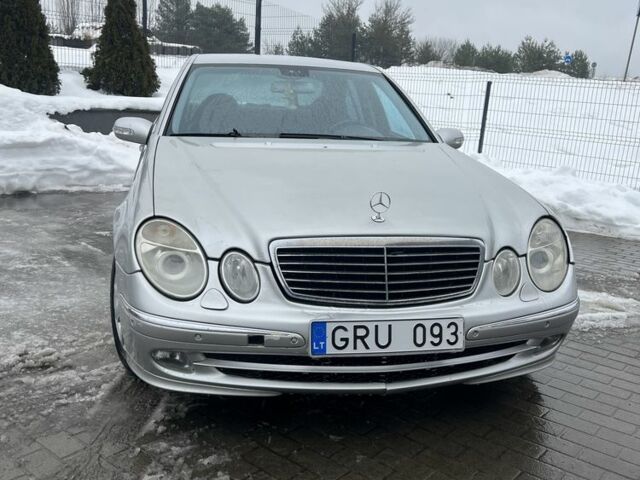 Серый Мерседес Е-Класс, объемом двигателя 2.2 л и пробегом 350 тыс. км за 2650 $, фото 1 на Automoto.ua