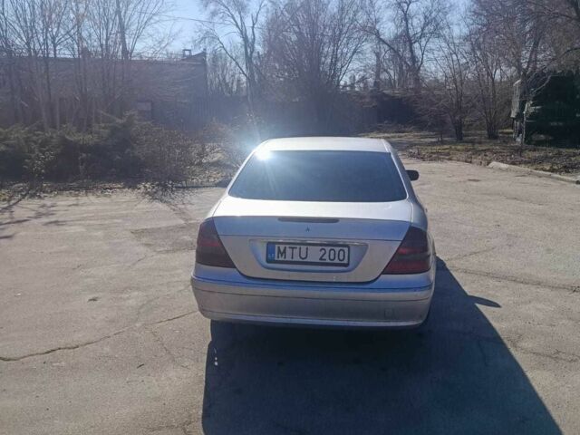 Серый Мерседес Е-Класс, объемом двигателя 2.2 л и пробегом 300 тыс. км за 3500 $, фото 1 на Automoto.ua