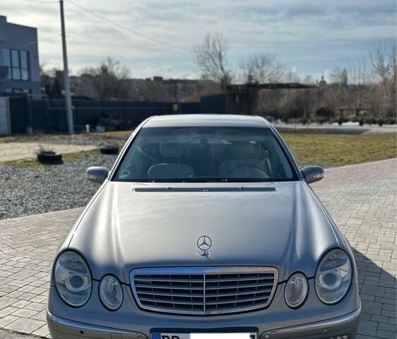 Сірий Мерседес Е-Клас, об'ємом двигуна 2.2 л та пробігом 350 тис. км за 3100 $, фото 1 на Automoto.ua