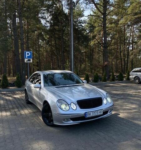 Серый Мерседес Е-Класс, объемом двигателя 2.2 л и пробегом 504 тыс. км за 6500 $, фото 1 на Automoto.ua