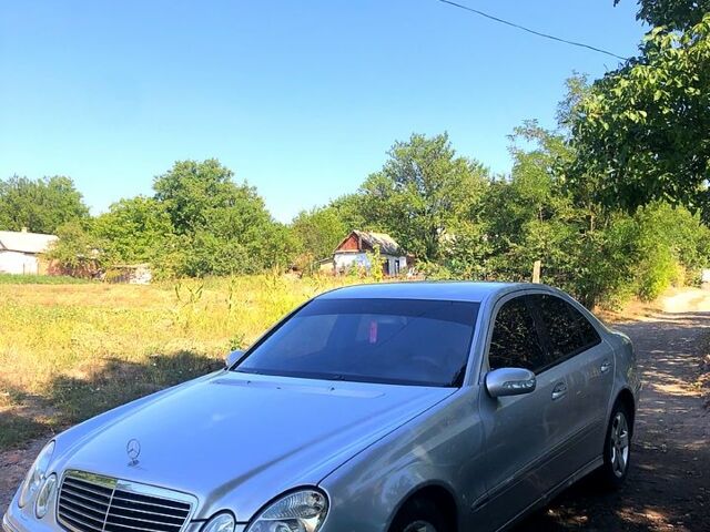 Сірий Мерседес Е-Клас, об'ємом двигуна 2.2 л та пробігом 500 тис. км за 3800 $, фото 1 на Automoto.ua