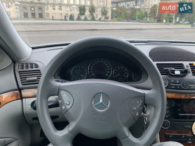 Серый Мерседес Е-Класс, объемом двигателя 1.8 л и пробегом 299 тыс. км за 6600 $, фото 1 на Automoto.ua