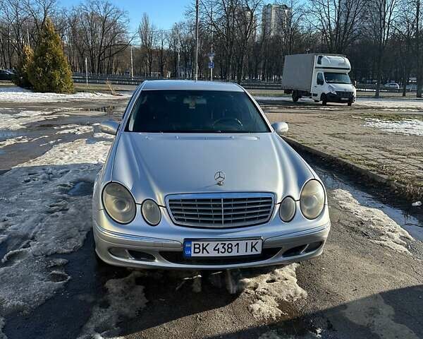 Сірий Мерседес Е-Клас, об'ємом двигуна 2.1 л та пробігом 430 тис. км за 5500 $, фото 1 на Automoto.ua