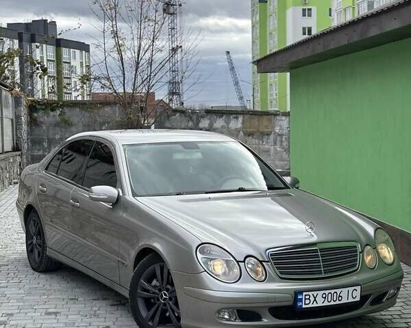 Мерседес Е-Клас 2004 у Каменце-Подольском на Automoto.ua Сірий Мерседес Е-Клас, об'ємом двигуна 2.1 л та пробігом 312 тис. км за 6600 $, фото 1 на Automoto.ua