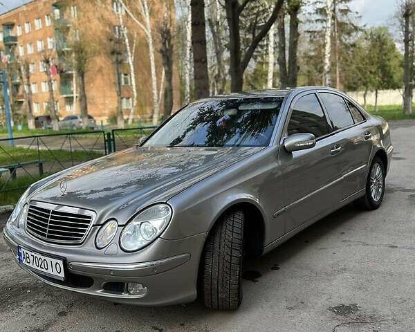 Серый Мерседес Е-Класс, объемом двигателя 3.2 л и пробегом 315 тыс. км за 8199 $, фото 1 на Automoto.ua