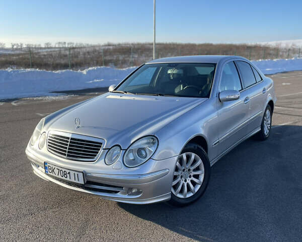 Серый Мерседес Е-Класс, объемом двигателя 3.2 л и пробегом 260 тыс. км за 7500 $, фото 1 на Automoto.ua