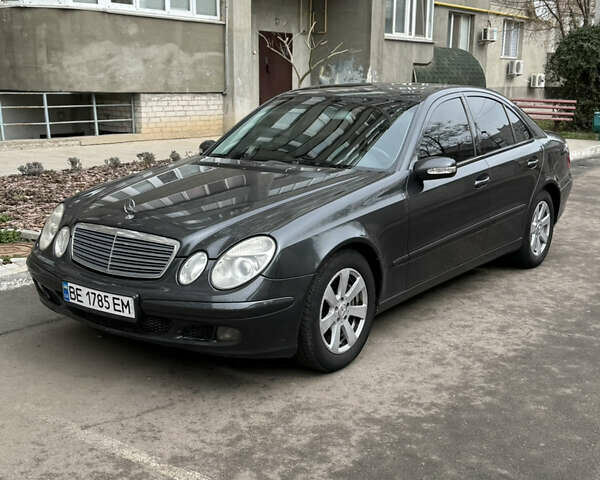 Сірий Мерседес Е-Клас, об'ємом двигуна 1.8 л та пробігом 500 тис. км за 5500 $, фото 1 на Automoto.ua
