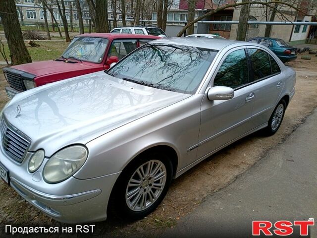 Сірий Мерседес Е-Клас, об'ємом двигуна 3.2 л та пробігом 300 тис. км за 8500 $, фото 1 на Automoto.ua