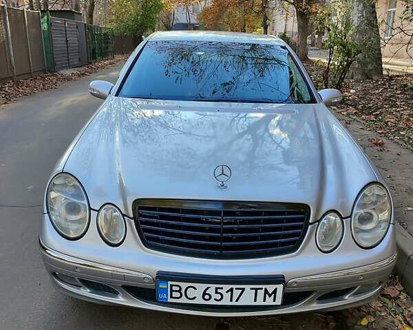 Серый Мерседес Е-Класс, объемом двигателя 2.1 л и пробегом 443 тыс. км за 8300 $, фото 1 на Automoto.ua