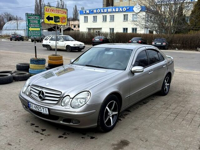 Серый Мерседес Е-Класс, объемом двигателя 3.2 л и пробегом 200 тыс. км за 4900 $, фото 1 на Automoto.ua