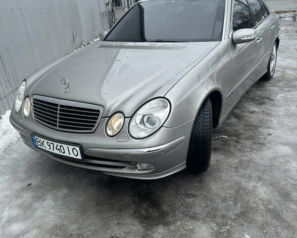 Серый Мерседес Е-Класс, объемом двигателя 3 л и пробегом 380 тыс. км за 7666 $, фото 1 на Automoto.ua