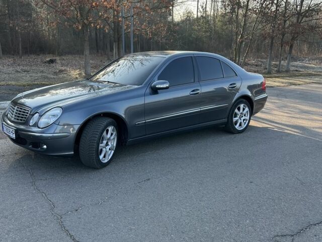 Серый Мерседес Е-Класс, объемом двигателя 3 л и пробегом 324 тыс. км за 9300 $, фото 1 на Automoto.ua