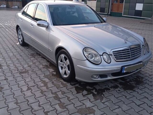 Сірий Мерседес Е-Клас, об'ємом двигуна 2 л та пробігом 433 тис. км за 3450 $, фото 1 на Automoto.ua