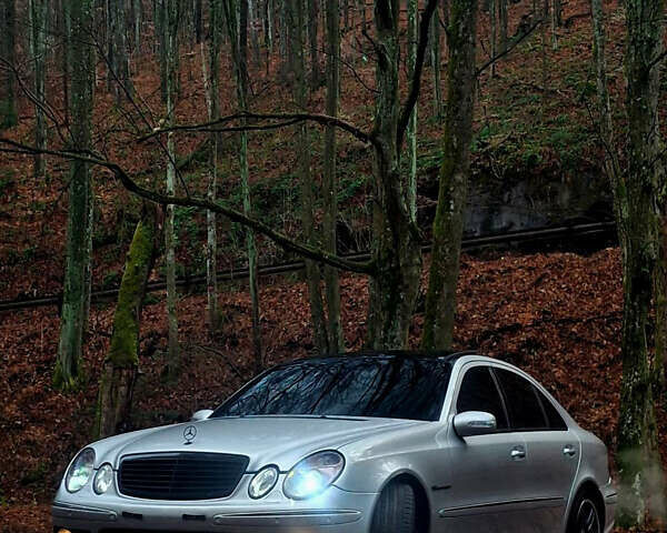 Сірий Мерседес Е-Клас, об'ємом двигуна 5.44 л та пробігом 241 тис. км за 16200 $, фото 1 на Automoto.ua