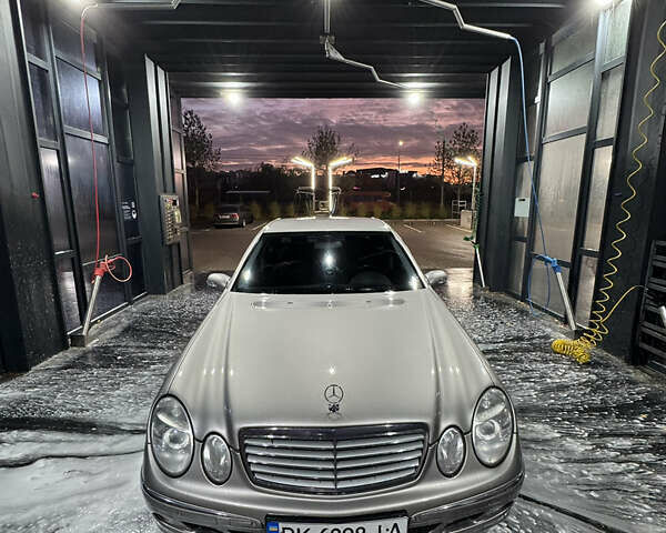 Серый Мерседес Е-Класс, объемом двигателя 2.99 л и пробегом 350 тыс. км за 8199 $, фото 1 на Automoto.ua